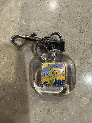 #ad VINTAGE NEW YORK NY KEYCHAIN FEATURING STATUE OF LIBERTY Clear yellow