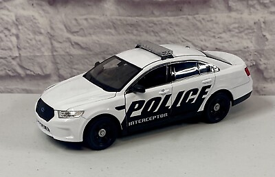 #ad *BRAND NEW* Welly 1:24 Diecast Car Ford Police Interceptor White Sedan Cop