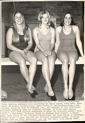 #ad LG6 1971 AP Wire Photo ADD ONE MORE FOR WOMEN#x27;S LIB COLLEGE WOMEN SWIM CHAMPIONS
