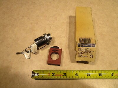 #ad General Electric P9CSCZ0T95 3 Position Key Maintained Selector Switch E0299