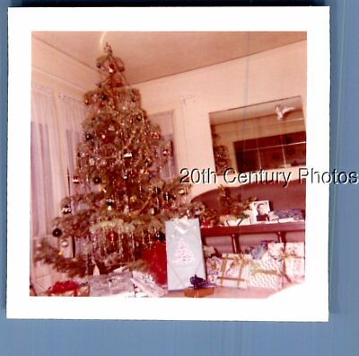 #ad FOUND COLOR PHOTO E 0314 VIEW OF CHRISTMAS TREE IN CORNERPRESENTS