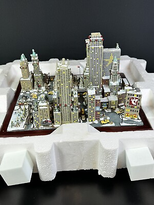 #ad Rare Danbury Mint Christmas In New York Cityscape Diorama Detailed See Des.
