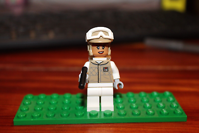 #ad LEGO Star Wars Minifigure Hoth Rebel Trooper Female Genuine